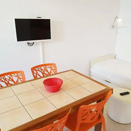 T2 A Royan, 4 Pers., Proche Et Commerces, Parking, Balcon, Confortable Et Equipe - Fr-1-494-60 *