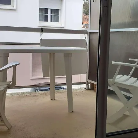 Apartment T2 A Royan, 4 Pers., Proche Et Commerces, Parking, Balcon, Confortable Et Equipe - Fr-1-494-60